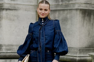 Η Σταματίνα Τσιμτσιλή με την πιο ιδιαίτερη ασημί metallic φούστα από τη Zara | Θα τη φορούσες; - εικόνα 3