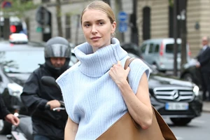 Πώς θα φορέσεις ένα δερμάτινο bermuda shorts σε βραδινή έξοδο σύμφωνα με την Κλέλια Ανδριολάτου - εικόνα 4