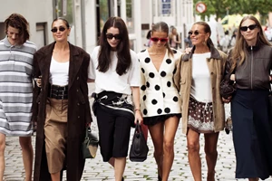 Η Βάσια Κωσταρά και η Κέισι Μίζιου προτείνουν πώς να φορέσεις με στιλ τα αθλητικά ρούχα σου στην καθημερινότητα