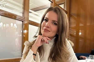 Κιμ Κίλιαν | Κομψή σε κοσμική εμφάνιση μετά τη σοβαρή περιπέτεια της υγείας της - εικόνα 3