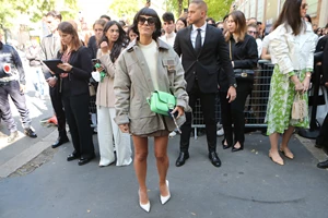 Αυτά είναι τα "άσχημα" παπούτσια που δεν αποχωρίζονται οι fashionistas | Θα τα φορούσες; - εικόνα 3