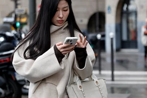 Το mocha mousse σύνολο της Ευγενίας Σαμαρά είναι από τη Zara και είναι η πιο stylish πρόταση για την άνοιξη - εικόνα 2