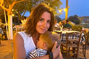 Νίκη Λυμπεράκη | Στο στούντιο την ώρα του σεισμού - το βίντεο που κάνει τον γύρο του διαδικτύου - εικόνα 2