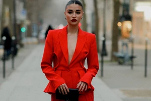 Φαίη Σκορδά- Σταματίνα Τσιμτσιλή | Πώς θα φορέσεις το denim φόρεμα σύμφωνα με τις παρουσιάστριες