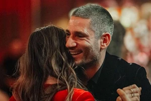 Ο Μιχάλης Κεφαλογιάννης έχει το πιο στιλάτο σπίτι με φρέσκα λουλούδια πάντα και παντού