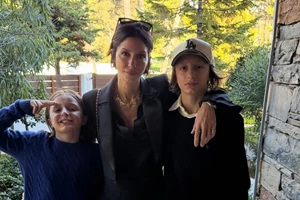 Σοφία Καρβέλα | Αγκαλιά με τον Θανάση Πανουργιά στα γενέθλια του γιου τους, Νέστορα