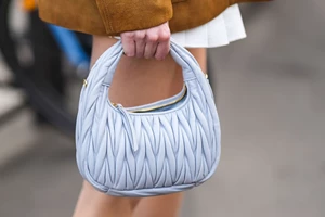 Το παστέλ μανικιούρ της Selena Gomez είναι η πιο cute επιλογή για την άνοιξη