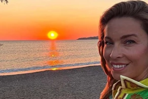 "Κούκλα στο Νησί των Ανέμων" | Η Μαριέττα Χρουσαλά με σέξι μπικίνι στη Μύκονο - εικόνα 4