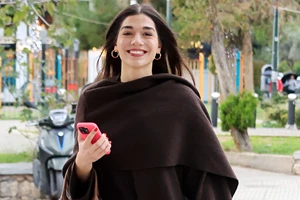 Μελίνα Νικολαΐδη | Η αγαπημένη της τσάντα είναι δημιουργία πολυτελούς ελληνικού brand - εικόνα 2