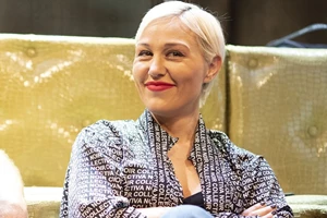 Με καστανά μαλλιά στη εφηβεία της | Η Πηνελόπη Αναστασοπούλου σε σπάνιες φωτογραφίες