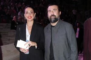 Παντρεύτηκαν η Ιωάννα Τριανταφυλλίδου και ο Κίμων Κουρής | Το πανέμορφο λευκό νυφικό της εγκυμονούσας ηθοποιού - εικόνα 2