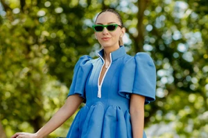 Το styling trick του 5λέπτου που θα μεταμορφώσει κάθε ανοιξιάτικο outfit - εικόνα 2