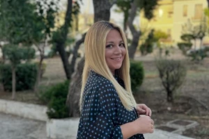 Νάνσυ Ζαμπέτογλου | Το navy σύνολό της από τη Regalinas είναι η πιο classy πρόταση για την άνοιξη