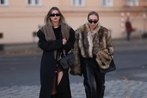 Βαρέθηκες το μαύρο παλτό; Η Βάσια Κωσταρά προτείνει το πανωφόρι που ταιριάζει με τα πάντα - εικόνα 2