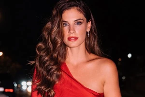 Το blazer της Χριστίνας Μπόμπα είναι αυτό που χρειαζόμαστε για τις πιο κομψές ανοιξιάτικες εμφανίσεις