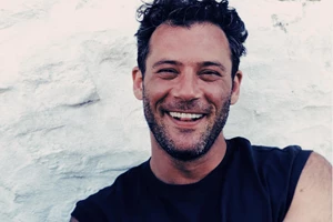 Ο Αντίνοος Αλμπάνης αντέδρασε σε άκομψο σχόλιο follower: "Δεν είμαι καρκινοπαθής" - εικόνα 2