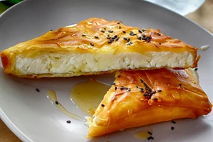 Βραδιά για pizza με φίλους | Δες πώς να φτιάξεις το πιο εύκολο ζυμάρι με 2 μόνο υλικά