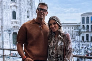 H Αθηνά Οικονομάκου και o Μπρούνο Τσερέλα είναι αχώριστοι | Το πολύ ιδιαίτερο παντελόνι της ηθοποιού - εικόνα 4