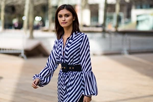 Πως θα ντυθείς κομψά χωρίς προσπάθεια | Η Ελίνα Παπίλα έχει φορέσει τα ωραιότερα φορέματα από το Mango - εικόνα 2