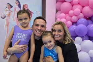 Λευτέρης Πετρούνιας | Η έκπληξη του Χρήστου Μάστορα για τα γενέθλιά του - εικόνα 3