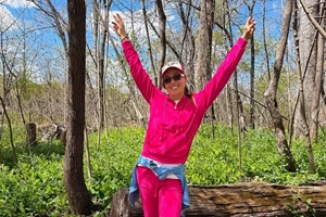 "Ένα παστέλ όνειρο" | Η Μαριέττα Χρουσαλά με μακρυμάνικο μαγιό και σανδάλια απο το brand της - εικόνα 2