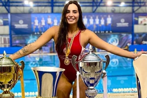 Νικόλ Ελευθεριάδου | Ο Σάσα Βεζένκοφ γέμισε το δωμάτιό της με καρδιές