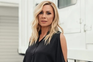 Στη βάφτιση της Αέλιας Κατσούλη | Σαν πριγκίπισσα στην αγκαλιά του μπαμπά της, Κρατερού Κατσούλη - εικόνα 5