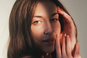 4 πανίσχυρα serum για τις πανάδες που σου άφησε το καλοκαίρι αυτό ως ανάμνηση - εικόνα 2
