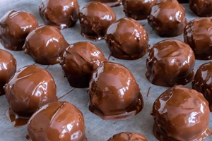 Σοκολατένιο κέικ του ονείρου με γιαούρτι και ελαιόλαδο | Η healthy συνταγή της Αργυρώς Μπαρμπαρίγου