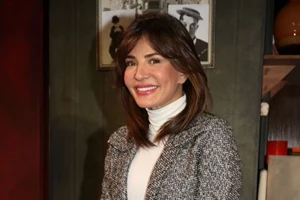 Η Δήμητρα Ματσούκα όπως δεν την έχουμε ξαναδεί | Με υποδειγματικό office look στο πλευρό του Πέτρου Κόκκαλη