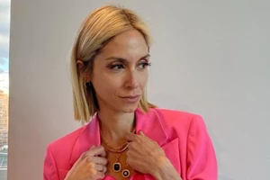 Πώς θα φορέσεις το τζιν σου την άνοιξη; Η Σοφία Καρβέλα προτείνει τα πιο κομψά looks - εικόνα 2