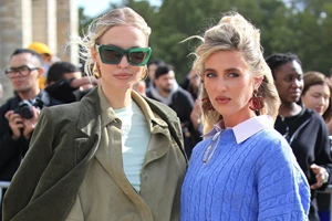 15 φθινοπωρινά looks που θα σε εμπνεύσουν να φορέσεις περισσότερο μπορντό τον Νοέμβριο