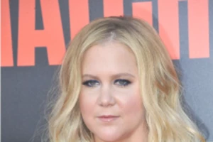 Αγνώριστη η Amy Schumer | Η εντυπωσιακή αλλαγή στην εμφάνισή της και η αποκάλυψη για την απώλεια βάρους