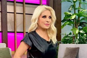 Η Ελένη Μενεγάκη ακολούθησε την πιο έξυπνη στιλιστική συμβουλή για να αναβαθμίσει ένα total white σύνολο