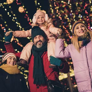 Οι 10 πιο ωραίες βόλτες στη γιορτινή Αθήνα για όλη την οικογένεια