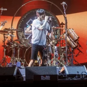 Ντοκιμαντέρ που εξερευνά τα πρώτα χρόνια των Red Hot Chili Peppers θα κάνει πρεμιέρα στο Netflix