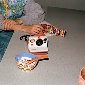 Vintage κομψότητα | Φέτος τα εορταστικά gatherings θα έχουν στιλ και αναμνήσεις