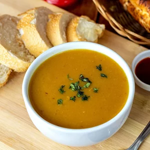 Κάνει κρύο; Δοκίμασε την πιο εύκολη βελουτέ σούπα λαχανικών του Άκη Πετρετζίκη - Έτοιμη σε 20 λεπτά