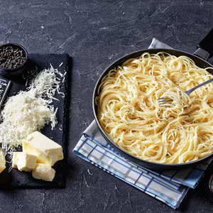 Η αυθεντική ιταλική μακαρονάδα cacio e pepe | Έτοιμη σε 10 λεπτά