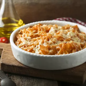 Τι να μαγειρέψω σήμερα; Η απόλυτη συνταγή για μακαρονάδα φούρνου με κόκκινη σάλτσα