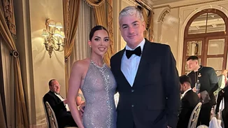 Σταματίνα Τσιμτσιλή | Αγκαλιά με τον Θέμη Σοφό στο νησί