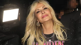 Η Άννα Βίσση με το lip oil που έχουμε όλες στη τσάντα μας