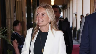 Μαρέβα Μητσοτάκη | Casual chic στους Δελφούς