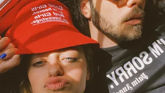 Άγγελος Λάτσιος | Απόδραση στα χιόνια με την κούκλα σύντροφό του, Γαία Μερκούρη