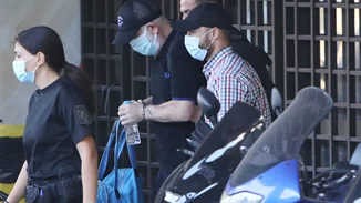 Celebrity News | Η εμφάνιση του Φιλιππίδη με χειροπέδες, το κόκκινο σακάκι της Νικολούλη και ο καυγάς στο Survivor