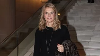 "Δεν είσαι η μόνη. Δεν είσαι μόνη" | Το βίντεο της Μιλένας Αποστολάκη με αφορμή την Παγκόσμια Ημέρα για την Εξάλειψη της βίας κατά των Γυναικών