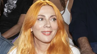 Η Σμαράγδα Καρύδη στην πρώτη δημόσια εμφάνιση μετά τον θάνατο του Ντίνου Καρύδη