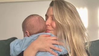 Η Κατρίνα Τσάνταλη στο πιο τρυφερό στιγμιότυπο με τον γιο της και τον Ανδρέα Βούλγαρη