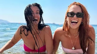 Σίσσυ Χρηστίδου-Μαρία Κορινθίου | Οι κοινές τους διακοπές στη Χαλκιδική σε "Barbie pink mode"