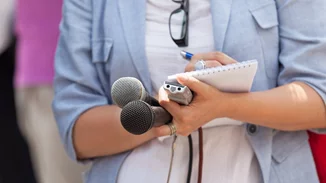 Δημοσιογράφος καταγγέλλει συνάδελφό της για σεξουαλική παρενόχληση